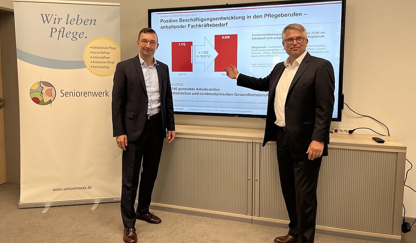 Christian D&ouml;ring und Karsten Frob&ouml;se erl&auml;utern die Arbeitsmarktzahlen f&uuml;r den August (Foto: oas)