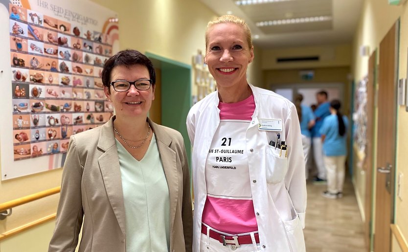 Ländrätin Frau Dr. Frant mit Chefärztin Frau König (Foto: Eichsfeld Klinikum) Ländrätin Frau Dr. Frant mit Chefärztin Frau König (Foto: Eichsfeld Klinikum)