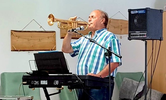Sommerfest mit Trompetenkl&auml;ngen, Tanz und Grillen in der Tagespflege Ebeleben (Foto: Babett Esche )