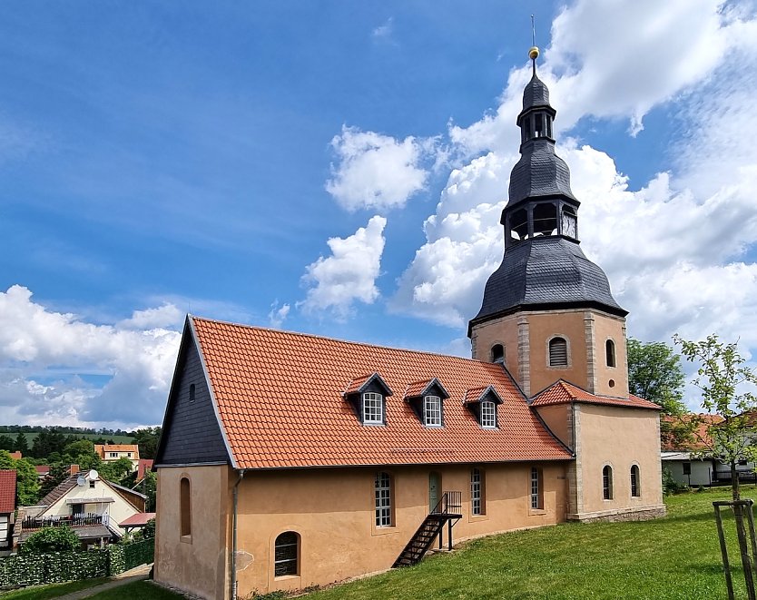 Die Südseite der Leimbacher Kirche (Foto: Thomas Mund) Die Südseite der Leimbacher Kirche (Foto: Thomas Mund)