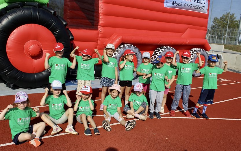 Die Kinder hatten gro&szlig;en Spa&szlig; bei Sport und Spannung und zeigten unserer Redakteurin ihre Fitness (Foto: Eva Maria Wiegand)