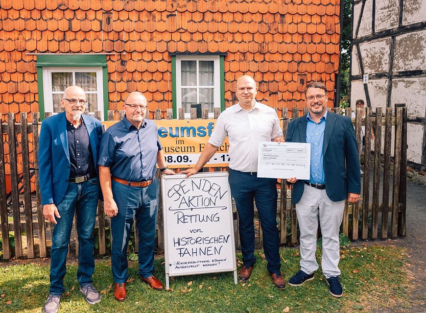 v.l.: Udo Peters, Sven Grunert, B&uuml;rgermeister Pasenow, Gernot Petzsch.  (Foto: V. Eisfeld)