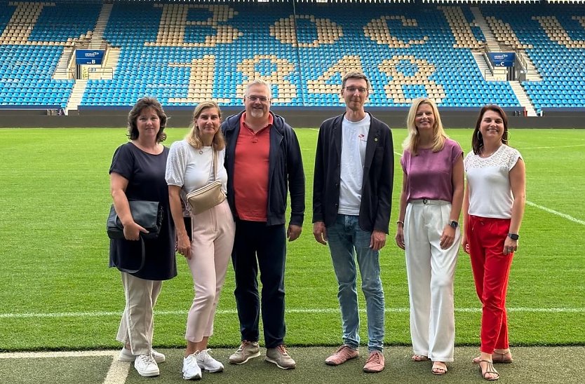 Die Delegation aus Nordhausen besuchte auch das Vonovia Ruhrstadion. Heimst&auml;tte des Fu&szlig;ballbundesligisten VfL Bochum 1848 (Foto: &copy; Stadtverwaltung Nordhausen)