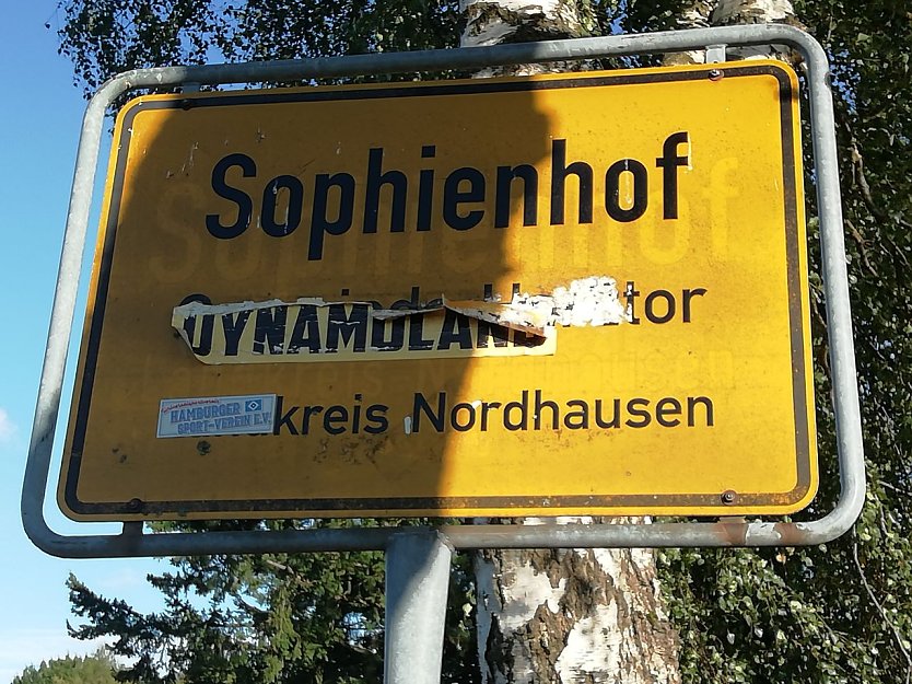 Rolles Ortseingangsschild (Foto: W. J&ouml;rgens)