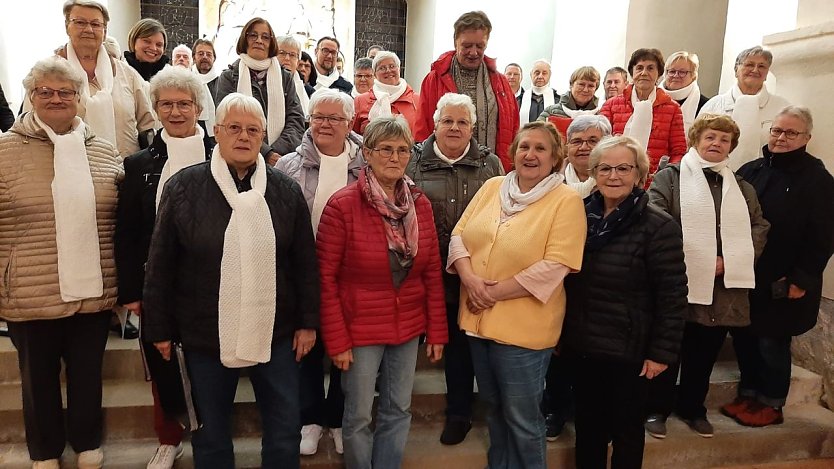 Beim Chor "Rhytmus 22" muss kein Hals mehr frieren (Foto: Cordula K&ouml;rner)