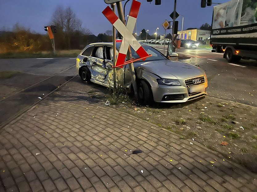 Unfall in Niedersachswerfen (Foto: Feuerwehr Niedersachswerfen /Silvio Dietzel) Unfall in Niedersachswerfen (Foto: Feuerwehr Niedersachswerfen /Silvio Dietzel)