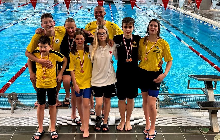 Die Nordh&auml;user Schwimmer bei den Kurzbahnmeisterschaften (Foto: privat)