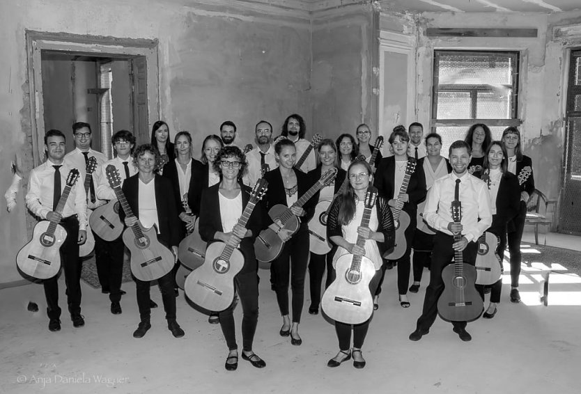 Das Gitarrenensemble con fermezza (Foto: con fermezza)