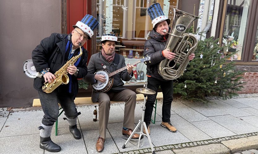 Der Jazzclub holte die "Combo Gurilly" auf die Weihnachtsmeile (Foto: Holger Gonska)
