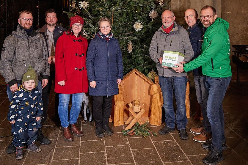 v. l.: Christian Wachsmann mit Louis, Pfarrer Marcus Ebert, Wendy Wellendorf, Simone Doll, Matthias Geithner, Andreas Hornemann, Oskar Mikulik (Foto: Cornelia Hornemann)