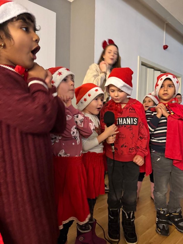 Die Bonifatius Kinder zu Besuch im Pflegeheim (Foto: Ingrid Ziegenfuss-Heller)