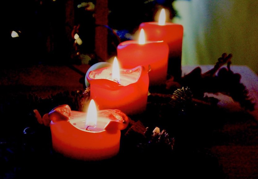 Kerzenschein zum Weihnachtsfest (Foto: emw) Kerzenschein zum Weihnachtsfest (Foto: emw)