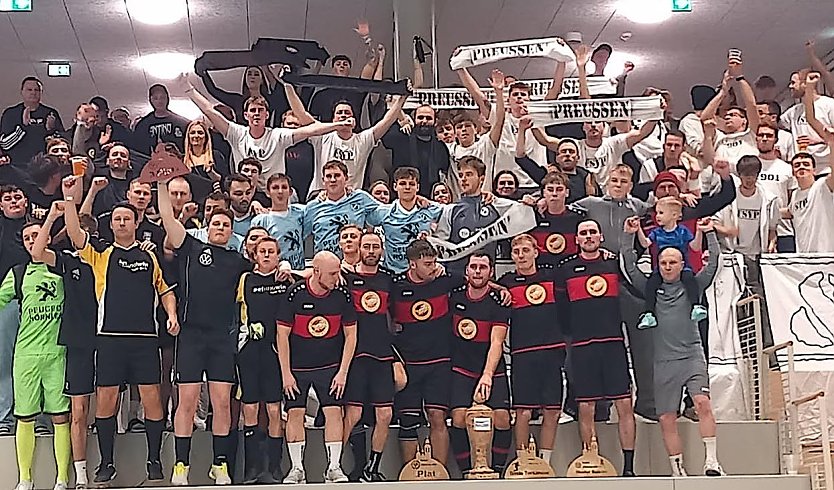 Hat ein bisschen was von Preußen IV. Mannschaft: Turniersieger Lok Gotha (Foto: FSV Preußen) Hat ein bisschen was von Preußen IV. Mannschaft: Turniersieger Lok Gotha (Foto: FSV Preußen)