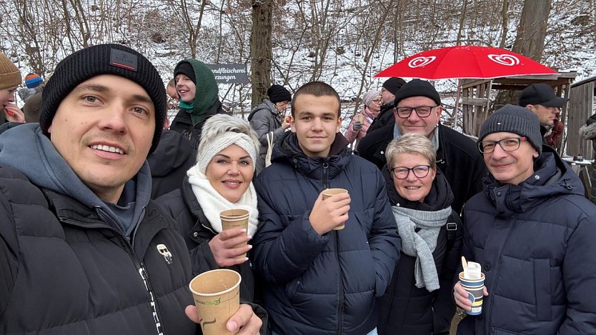 Auch eine Stammtisch-Truppe aus Nordhausen lie&szlig; sich das Spektakel nicht entgehen (Foto: privat)