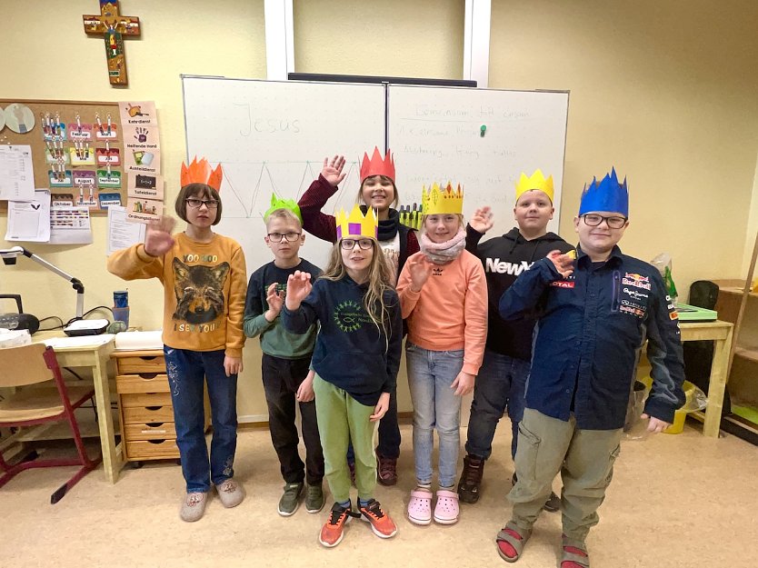 Klasse 3a der Evangelischen Grundschule feiern die Heiligen Drei K&ouml;nige mit einer Auff&uuml;hrung (Foto: Evangelische  Grundschule Nordhausen)