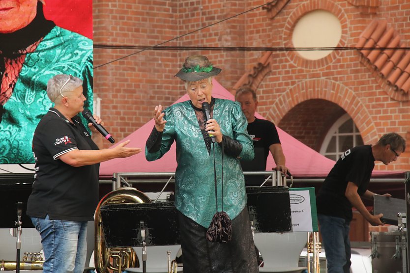 Letztes Altstadtoriginal: Hannichen Vogelstange bei der Er&ouml;ffnung des letzte Altstadtfestes im Sommer vorigen Jahres (Foto: nnz Archiv)