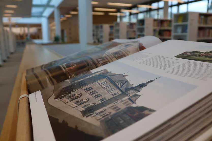 Historische Ansichten in der Stadtbibliothek (Foto: Stadt Nordhausen)