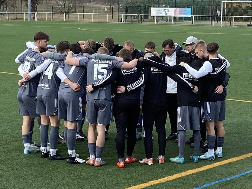 Preu&szlig;en-Team beschw&ouml;rt Einigkeit (Foto: Benno Harbauer)