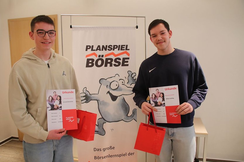 Das Duo Eckhardts B&ouml;rsen Banditen vom Schillergymnasium Bleicherode machte beim fiktiven B&ouml;rsenspiel den meisten Gewinn (Foto: agl)