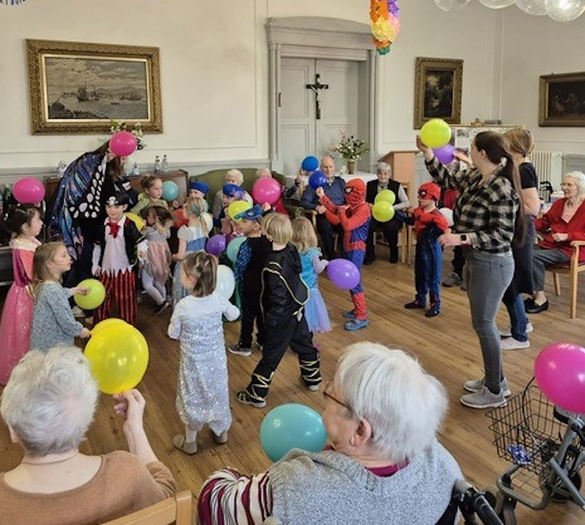 Faschingsdienstag im Pflegeheim in Gr&uuml;ningen (Foto: Karina Krausholz)