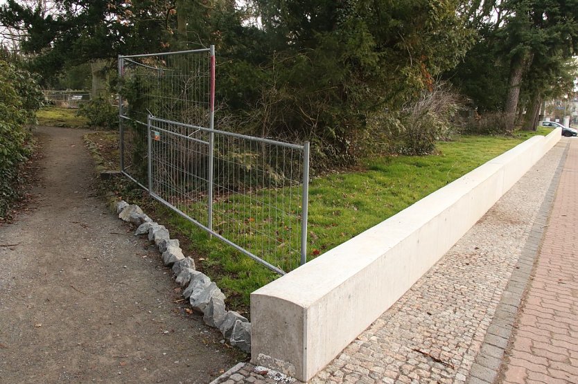 Am s&uuml;dlichen Ende steht der Bauzaun noch (Foto: agl)