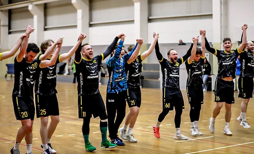 Ausgelassener Jubel der NSV-M&auml;nner nach dem Sieg gegen Erfurt (Foto: NSV)