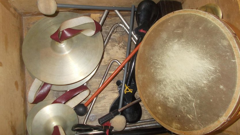 Ein Karton voll Instrumente (Foto: F.Tuschy) Ein Karton voll Instrumente (Foto: F.Tuschy)