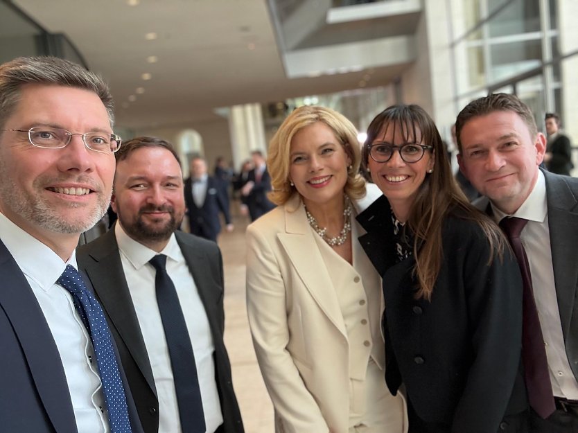 Thüringer Bundestagsabgeordnete der CDU mit Julia Klöckner (Mitte) (Foto: CDU) Thüringer Bundestagsabgeordnete der CDU mit Julia Klöckner (Mitte) (Foto: CDU)