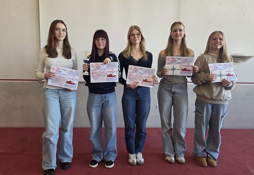 Die Preistr&auml;gerinnen des Fremdsprachenwettbewerbs Nordth&uuml;irngen (Foto: Bianca Tschakert)