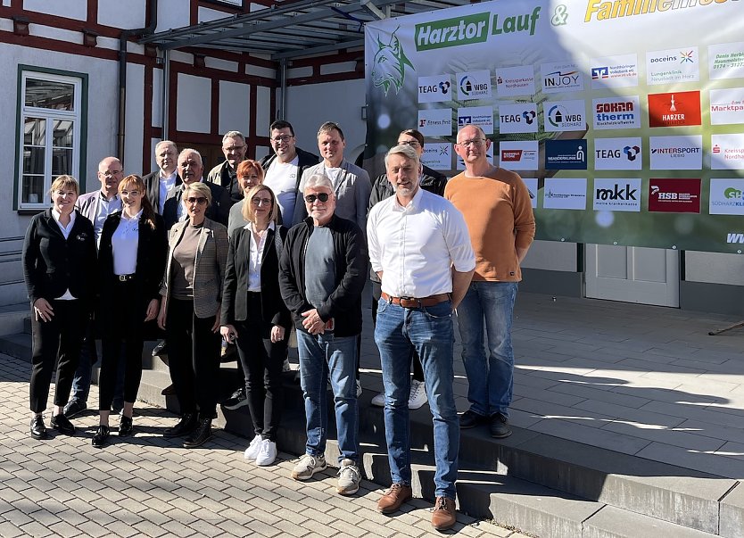 Helfer, Unterst&uuml;tzer, Organisatoren und Sponsoren trafen sich gestern in Niedersachswerfen (Foto: oas)