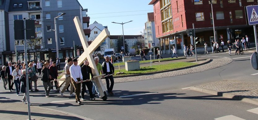 &Ouml;kumenischer Kreuzgang durch Nordhausen (Foto: agl)