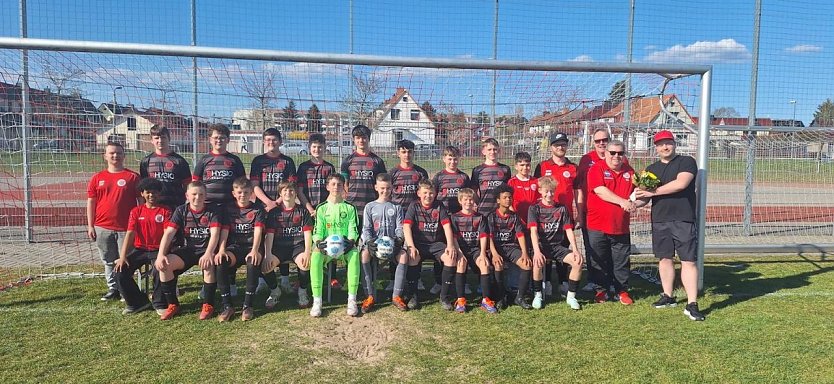 Neue Trikots für Salzas Kicker (Foto: FSG 99 Salza) Neue Trikots für Salzas Kicker (Foto: FSG 99 Salza)