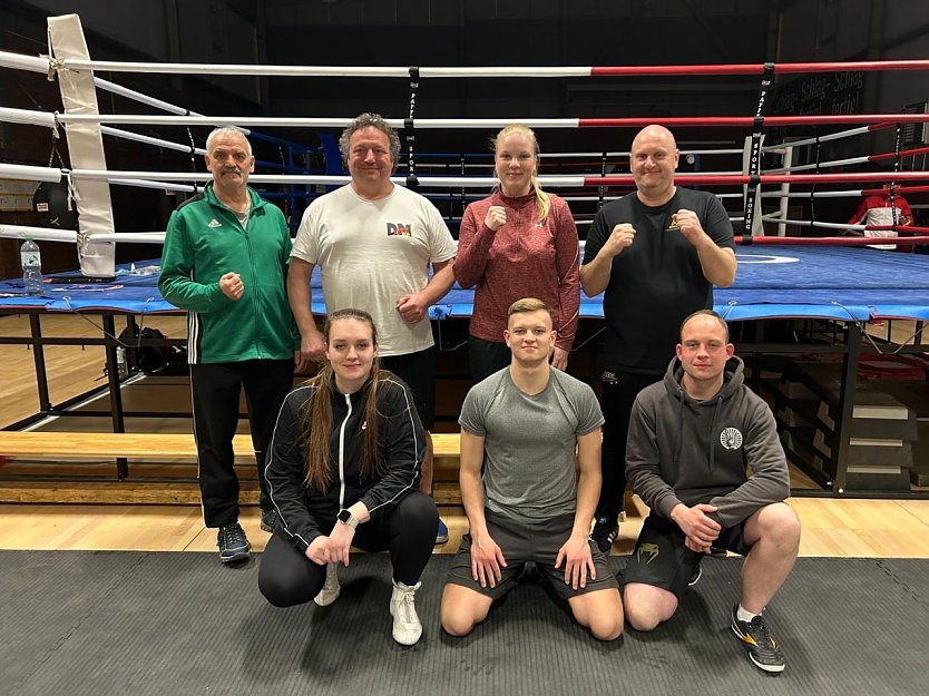 Thomas Knoche, hier in der 2. Reihe ganz rechts, tritt als neuer Trainer mit C-Lizenz an (Foto: NSV)