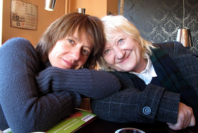 Die Schauspielerinnen Carmen-Maja und Jennipher Antoni (Foto: Peter Ziesche) Die Schauspielerinnen Carmen-Maja und Jennipher Antoni (Foto: Peter Ziesche)