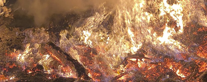 Feuer in Herreden am Gründonnerstag (Foto: vgf) Feuer in Herreden am Gründonnerstag (Foto: vgf)