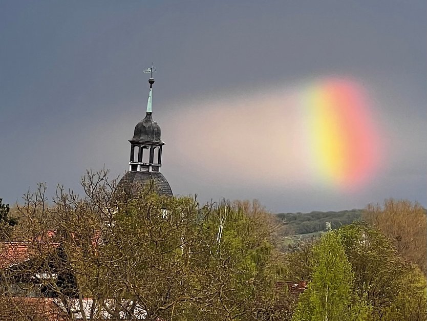 Kirchturmspitze in Sundhausen. (Foto: Diana Kupfer) Kirchturmspitze in Sundhausen. (Foto: Diana Kupfer)