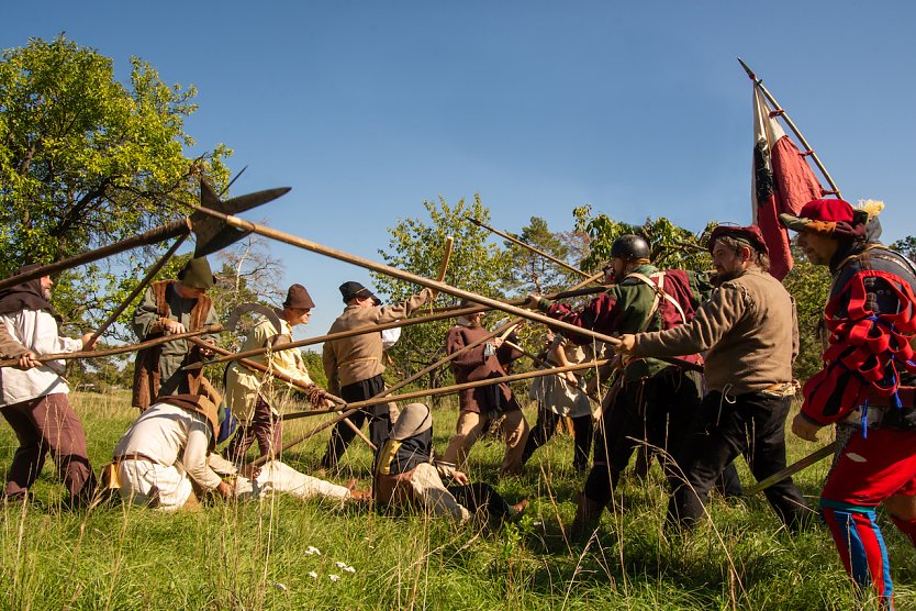 Komparsen stellen die Schlacht am Kyffh&auml;user nach (Foto: stadtverwaltung Bad Frankenhausen)