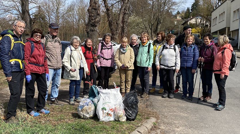 Flei&szlig;ige M&uuml;llsamlerinnen und M&uuml;llsammler auf ihrer Wandertour im Hammatal, Br&uuml;ckental und Schersental  (Foto: Wolfgang Lehmann)