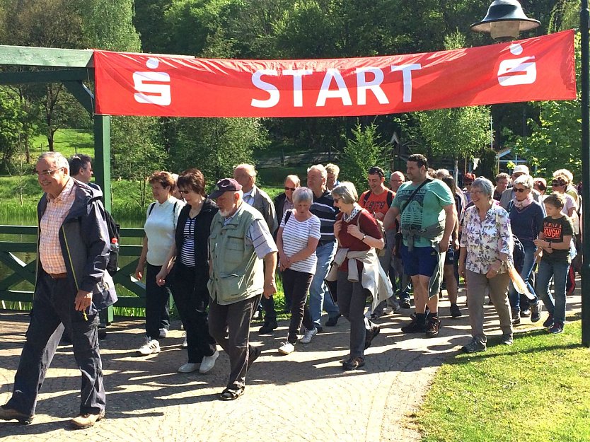 Am Sonntag startet der 18. S&uuml;dharzer Fitness- und Wandertag (Foto: Tourist-Information Neustadt)