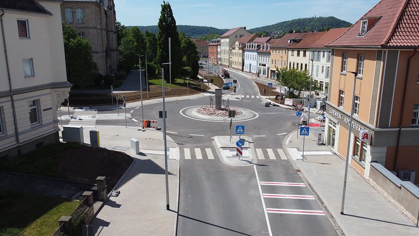 Der 26-Meter-gro&szlig;e Kreisverkehr in Sondershausen ist samt aller Nebenanlagen fertiggestellt (Foto: Janine Skara)