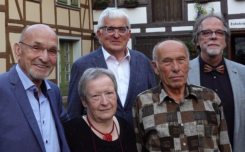 Von links: Klaus Wahlbuhl, ehemaliger B&uuml;rgermeister, Andreas Lesser, J&uuml;rgen Rennebach. Vorn: Gudrun Kn&ouml;ppel und Herbert Sch&ouml;ffel (Foto: nnz)