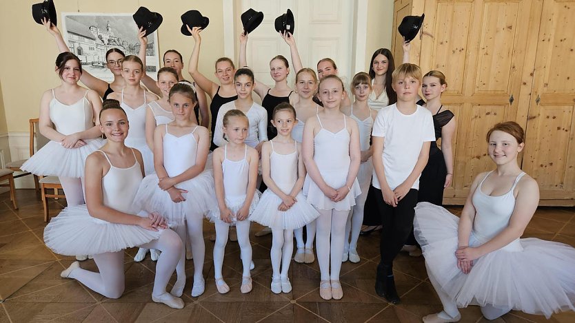 Eleven des Tanzstudios Radeva (Foto: H.Wernig)