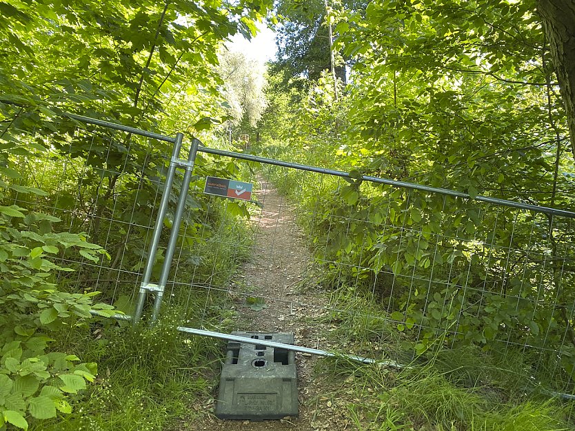 Gesperrter Wanderweg hinter den Wartt&uuml;rmchen in Nordhausen.  (Foto: vgf)