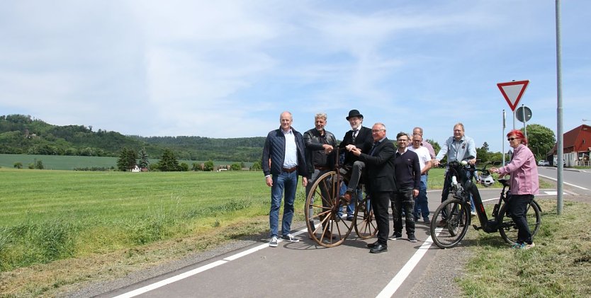 Zwischen Buchholz und Herrmannsacker wurde ein neuer Radweg eingeweiht (Foto: agl)