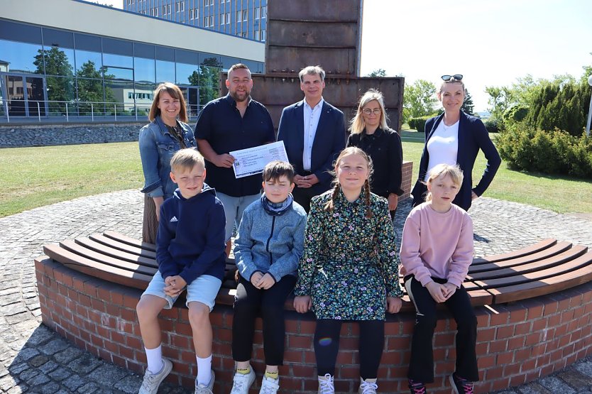 Scheck&uuml;bergabe bei Schachtbau (Foto: Schachtbau)