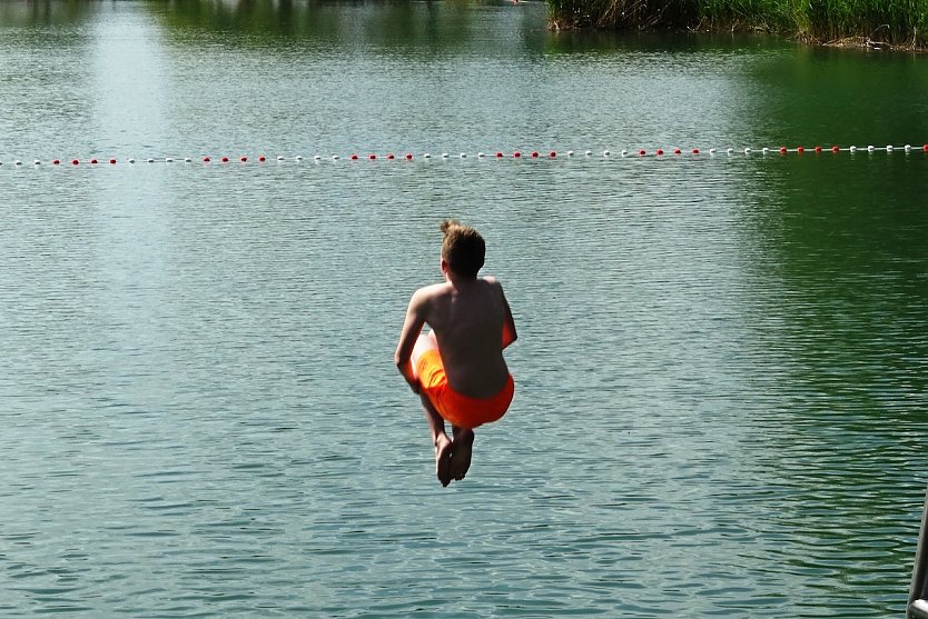 A....bombenmeisterschaft im Naturschwimmbad Heldrungen (Foto: Peter Ke&szlig;ler)