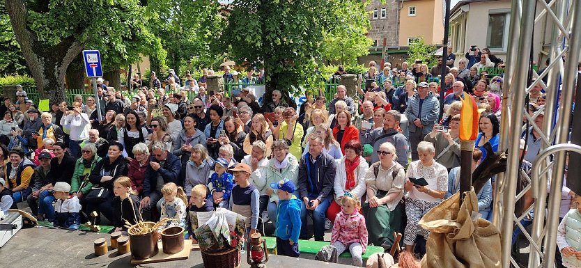 Ritter, Bauern, Burgverwalter � die Kindervilla Bad Frankenhausen tanzt im Mittelalter (Foto: Katrin Milde)