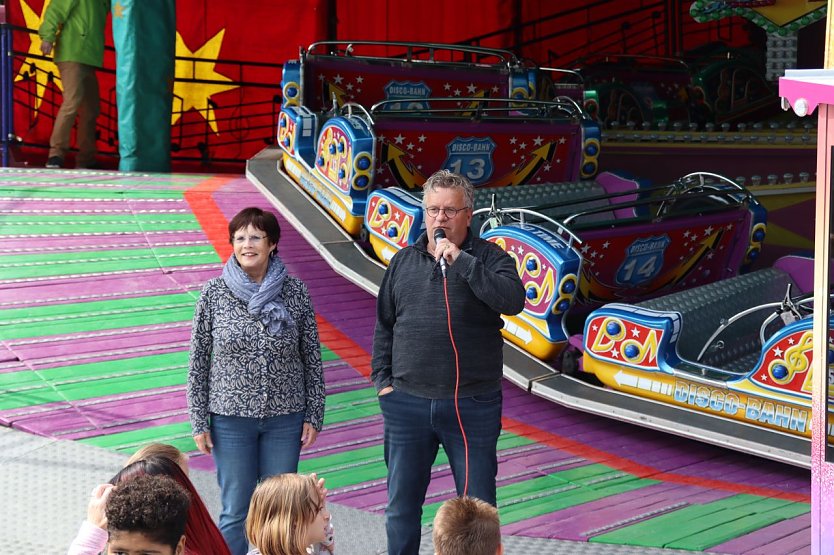 Hildegard Seidel und Frank Fischer er&ouml;ffneten den Jahrmarkt heute mit dem Inklusionstag (Foto: Stadt Nordhausen)
