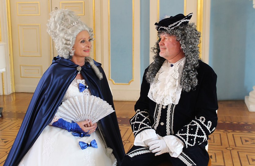 Er&ouml;ffungsfeier im "Blauen Saal" Im Sondersh&auml;user Schloss mit dem F&uuml;rstenpaar Anna Luise und F&uuml;rst G&uuml;nther Victor von Schwarzburg-Sondershausen  (Foto: Eva Maria Wiegand)