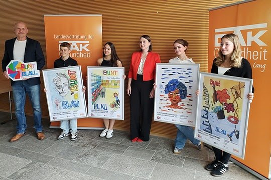  v.li. DAK-Landeschef Marcus Kaiser, Moritz Gie&szlig;ler,Lena Pabst, Familienministerin Schenk, Kajsa Elena Gerstmann, Lea Riske (Foto: DAK-Gesundheit Alexander Borris )